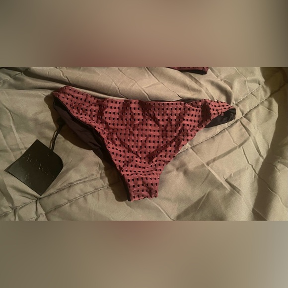 Acacia Waikoloa Mesh Top and Bottom (Bikini) - Picture 2 of 5